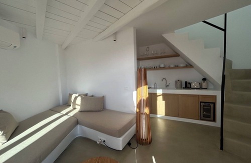 Folegandros Town Apartment | ANDELIAS SIGNATURE SUITES