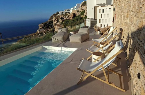 Folegandros Town Apartment | ANDELIAS SIGNATURE SUITES