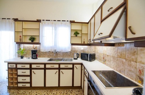 Keratsini-Drapetsona Apartment | Angeliki's Cozy Apartment Piraeus Port, Greece