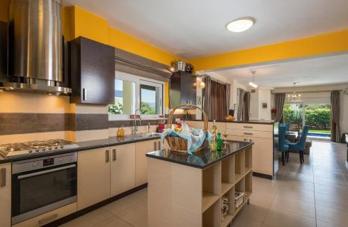 Kato Galatas Villa | AnnaBoutique Villa Beach, Heated Private Pool & BBQ