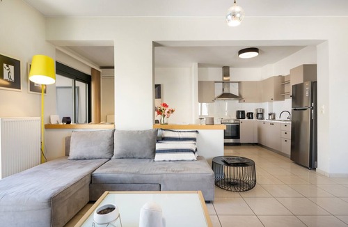 Limenas Chersonisou Apartment | Apartment 'Anthi's' with Mountain View, Wi-Fi and Air Conditioning