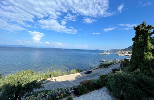 Dafnata Apartment | Apartment 'Amaranth Rose' with Private Garden, Wi-Fi and Air Conditioning