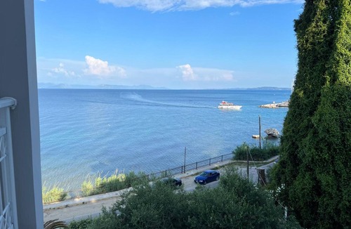 Dafnata Apartment | Apartment 'Amaranth Rose' with Private Garden, Wi-Fi and Air Conditioning