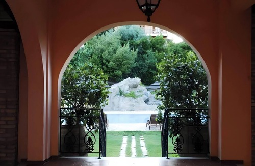 Tzavros Apartment | Apartment 'Corfu Club Executive Suite' with Shared Pool, Wi-Fi and Air Conditioning