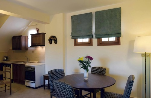 Limni Apartment | Apartment 'Corfu Club Family Suite' with Shared Pool, Wi-Fi and Air Conditioning