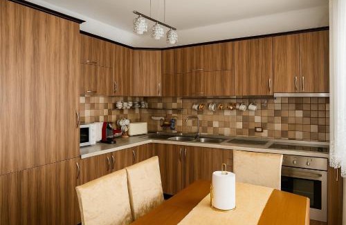Kashar Apartment | Apartment Crystal Comfort Stylish Spotless