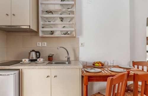 Platis Gialos Apartment | Apartment 'Cyclades Beach 2' with Mountain View, Wi-Fi and Air Conditioning