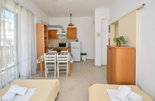 Mirtos Apartment | Apartment 'Deluxe Corner No 3' with Sea View, Wi-Fi and Air Conditioning