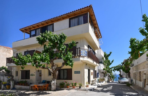 Mirtos Apartment | Apartment 'Deluxe Corner No 3' with Sea View, Wi-Fi and Air Conditioning