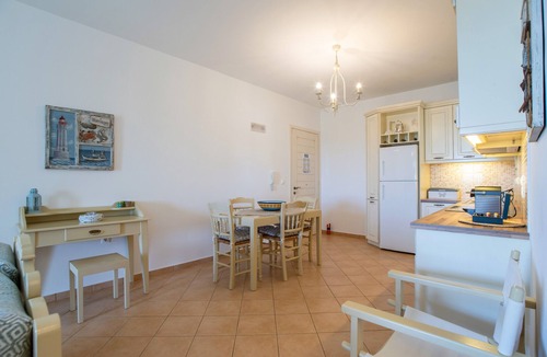Kastraki Apartment | Apartment In A Hotel '9 Muses - Erato, Euterpe -' with Sea View, Wi-Fi and Air Conditioning