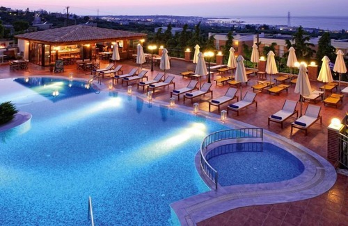 Koutouloufari Apartment | Apartment in Koutouloufari with pool