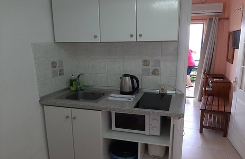 Dafnata Apartment | Apartment in Mpenitses with Sea View & Pool