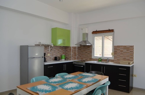 Qender Apartment | Apartment in Saranda with Sea Views