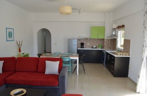 Qender Apartment | Apartment in Saranda with Sea Views