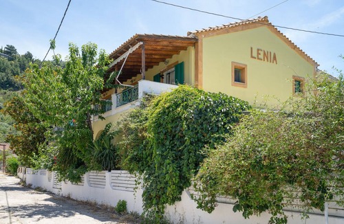 Kalamitsi Apartment | Apartment 'Lenia Studio 1' with Mountain View, Wi-Fi and Air Conditioning