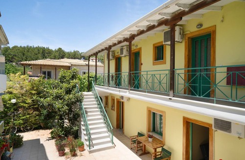 Kalamitsi Apartment | Apartment 'Lenia Studio 1' with Mountain View, Wi-Fi and Air Conditioning