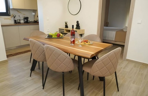 Dio-Olympos Apartment | Apartment 'Mareli Litochoro Luxury' with Mountain View, Wi-Fi and Air Conditioning