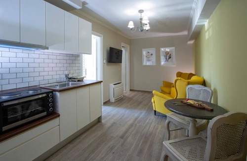 Nidri Apartment | Apartment 'One-Bedroom Suite B' with Balcony and Air Conditioning