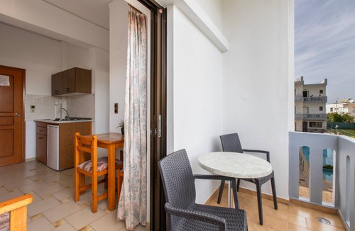 Agia Marina Apartment | Apartment 'Popi 3 Adults' with Sea View, Wi-Fi and Air Conditioning