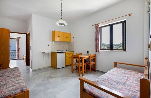 Agia Marina Apartment | Apartment 'Popi 4 Adults' with Mountain View, Wi-Fi and Air Conditioning