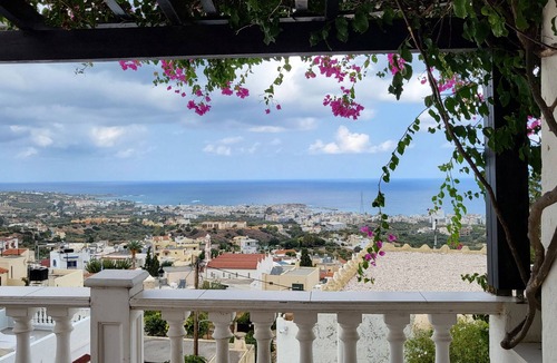 Piskopiano Apartment | Apartment - Sleeps 10 - Parking - Garden - Pool