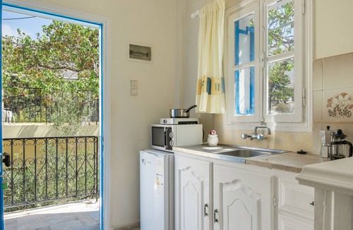 Panormos Apartment | Apartment 'Studio 2' with Mountain View, Wi-Fi and Air Conditioning