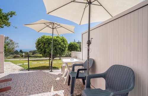 Leivathos Apartment | Apartment 'Studio 3' with Sea View, Wi-Fi and Air Conditioning
