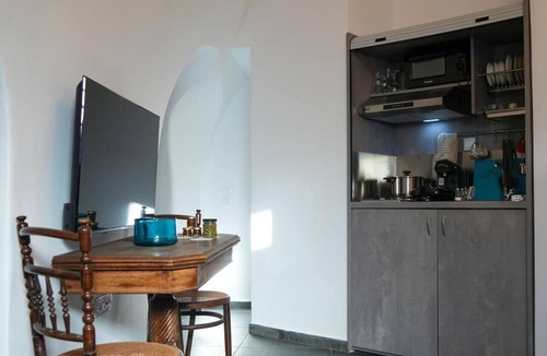 Emporio Apartment | Apartment 'Superior One-Bedroom' with Wi-Fi and Air Conditioning