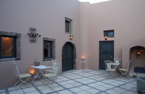Emporio Apartment | Apartment 'Superior One-Bedroom' with Wi-Fi and Air Conditioning