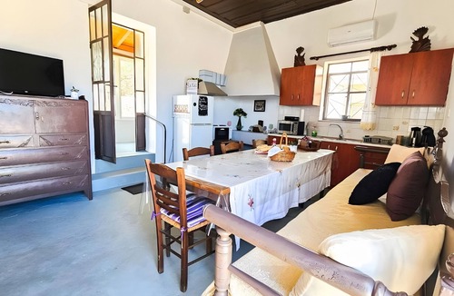 Kounoupidiana Apartment | Apartment 'Traditional House Aggeliki' with Sea View, Wi-Fi and Air Conditioning