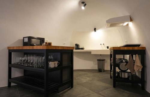 Emporio Apartment | Apartment 'Two-Bedroom Deluxe' with Wi-Fi and Air Conditioning