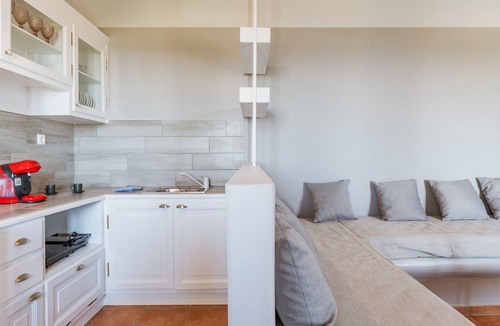 Agios Ioannis Apartment | Apartment 'Unit 3' with Sea View, Wi-Fi and Air Conditioning