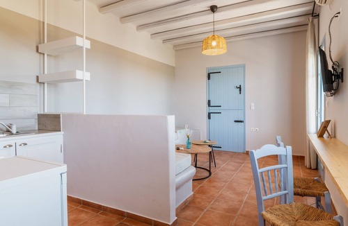 Agios Ioannis Apartment | Apartment 'Unit 3' with Sea View, Wi-Fi and Air Conditioning