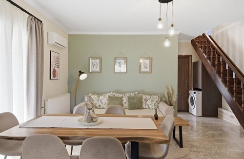 Peroulades Apartment | Apartment 'Villa Logas 2' with Mountain View, Wi-Fi and Air Conditioning