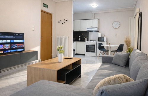 Larissa Apartment | Apartment with Free Parking in the Building