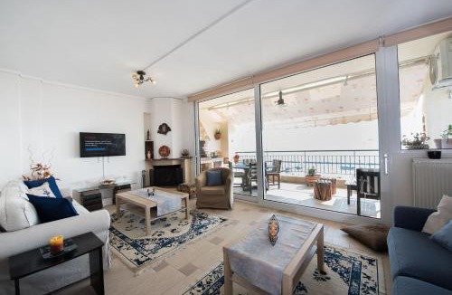 Kalamaria Apartment | Apartment with marina view