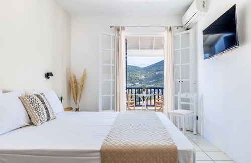 Skopelos Town Hotel | Aperitton