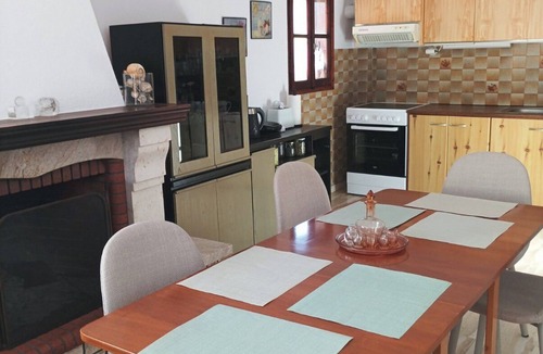 Nea Skioni Apartment | Apostolia's House - Only 20m from the beach!