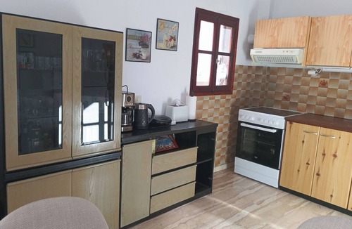 Nea Skioni Apartment | Apostolia's House - Only 20m from the beach!