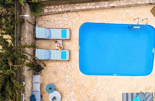 Kavallos House | Apple Green Villa Privater Pool by Interhome
