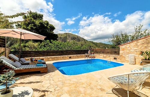 Kavallos House | Apple Green Villa Privater Pool by Interhome