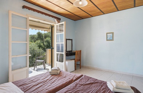 Apraos Apartment | Apraos Bay Hotel Room 5 Studio with Sea View, Wi-Fi and Air Conditioning