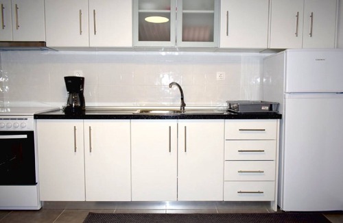 Agios Nikolaos Apartment | Apt - Sleeps 4 - Pets Ok - Parking - Balcony