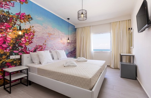 Roda Bed & Breakfast | Aqua Luxury Suites Roda
