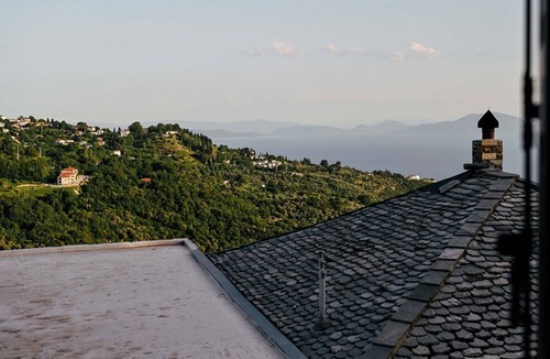 Makrynitsa Apartment | "Arethousa Cozy Junior Suite" Room with Mountain View and Fireplace