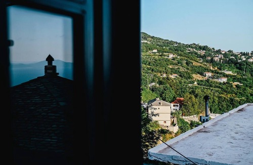 Makrynitsa Apartment | "Arethousa Cozy Junior Suite" Room with Mountain View and Fireplace