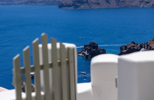 Oia Villa | Aris Cave indoor plunge pool