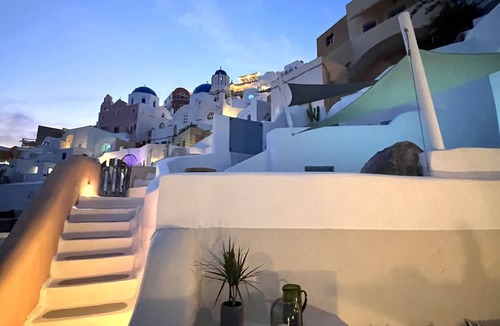 Oia Villa | Aris Cave indoor plunge pool