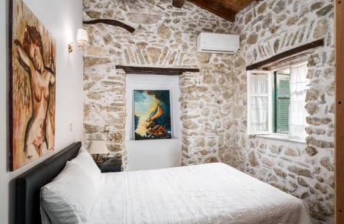 Pagi House | Art House Near to Saint George Beach by Konnect