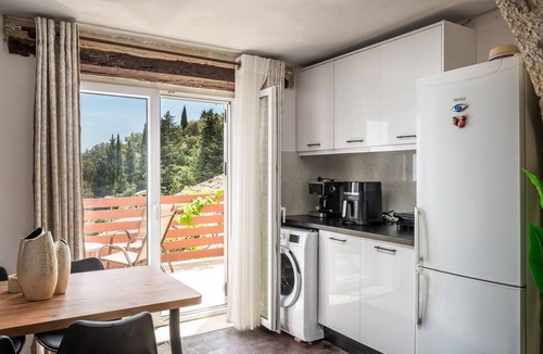 Spartylas House | Art House Seaview & Jacuzzi Spartylas Sleeps 4